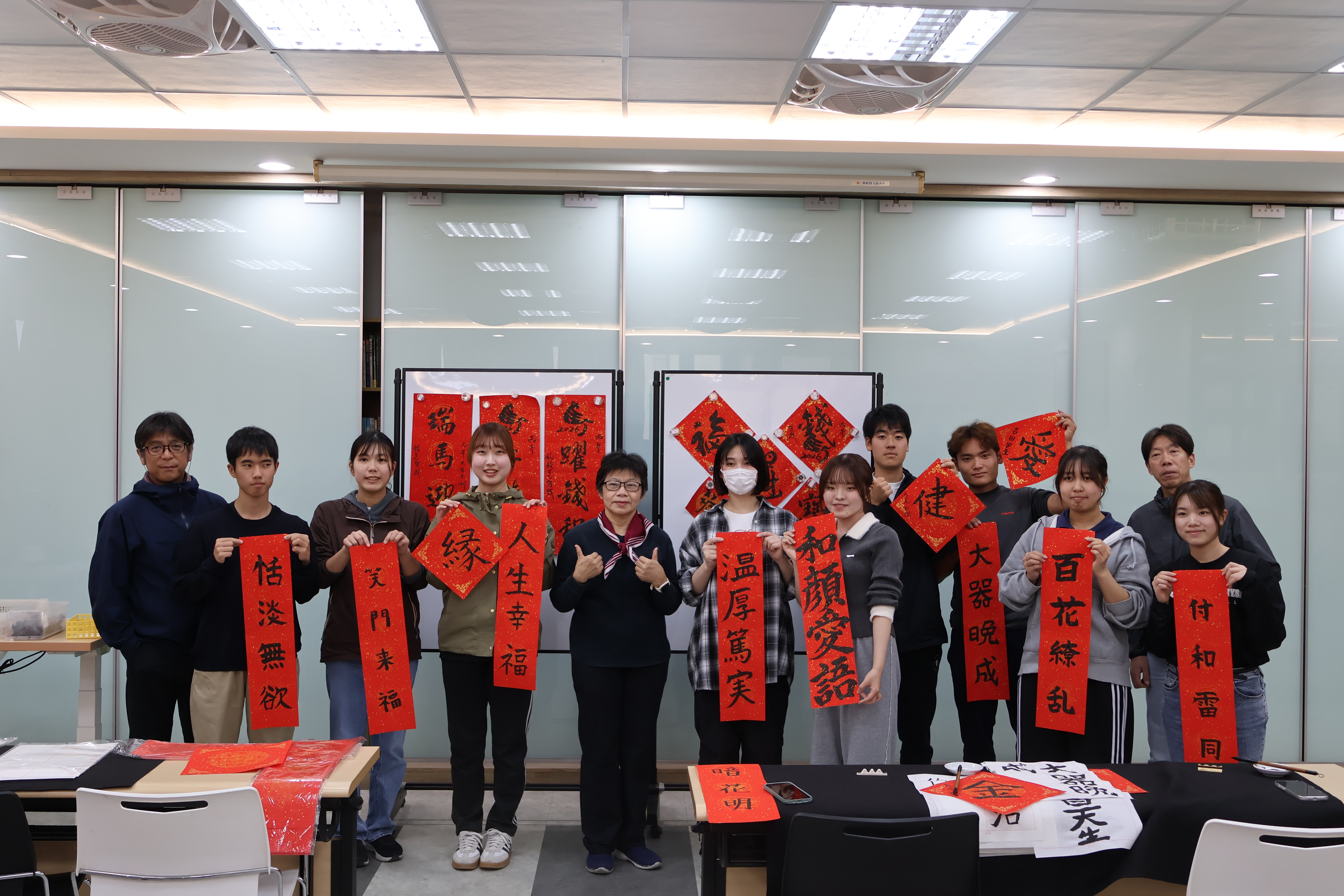 2026.03.10 日本愛媛大學師生參加書法社體驗書法